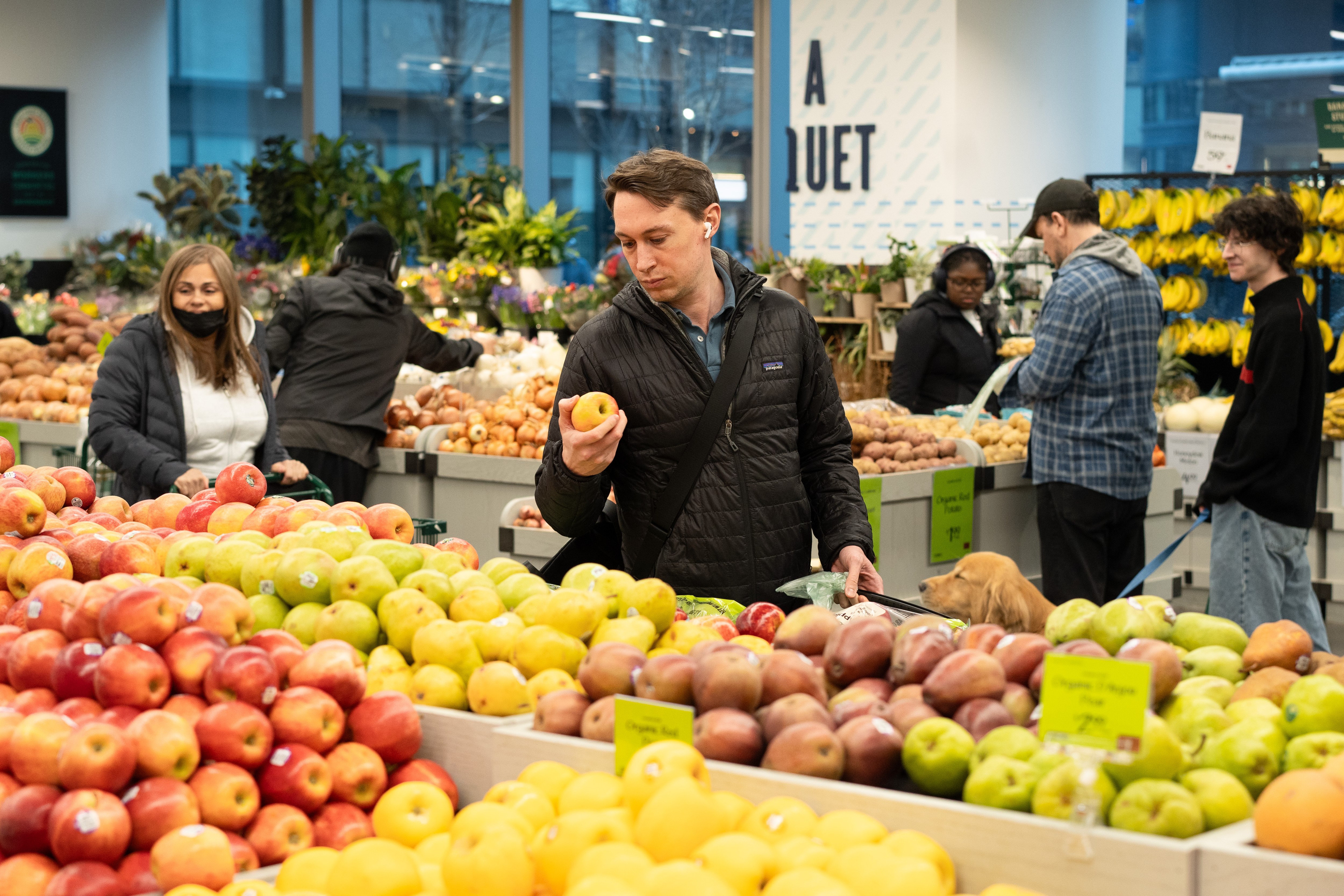 美消费者信心回升9月个人收入超预期| 美国消费者支出| PCE | 个人消费支出物价指数| 大纪元