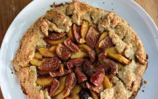 无花果水蜜桃塔：享受地中海时令水果的美味