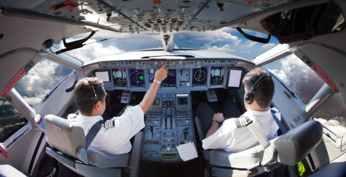 为什么飞行员怕听到塔台说这句话？