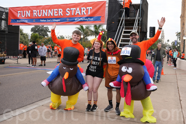 南加州感恩節「火雞小跑」 延續慈善傳統