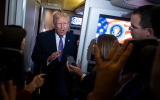 川普证实曾与马杜罗通话 未透露谈话细节