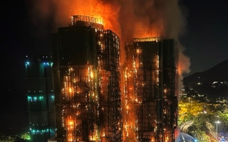 香港大火死亡升至151人 現場滿目瘡痍