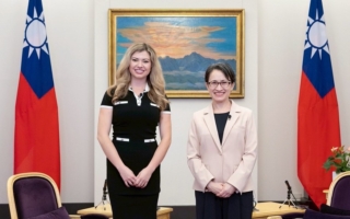 蕭美琴接受美媒專訪 強調台灣正壯大實力