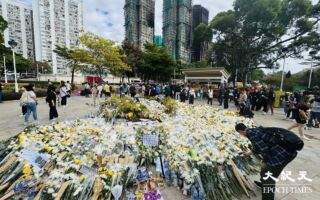 香港大火“头七”全城弥漫悲伤气氛