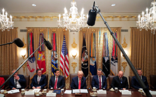 川普开内阁会 暗示明年退税季发放关税红利