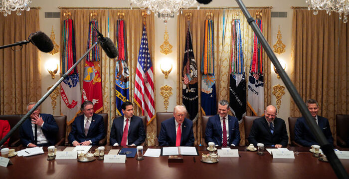 川普签署台湾法案 专家析美台关系前景