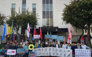 洛杉磯華人集會 悼念香港宏福苑大火遇難者