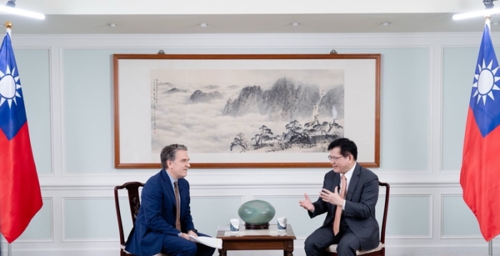 台外长接受外媒专访：赖清德出访有望过境美国