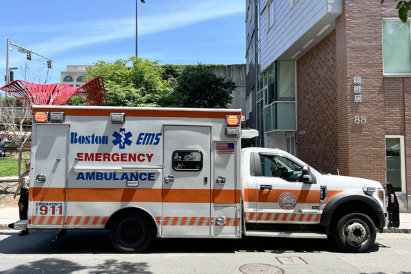 波士顿华埠救护车遭盗窃 酒庄员工被殴打