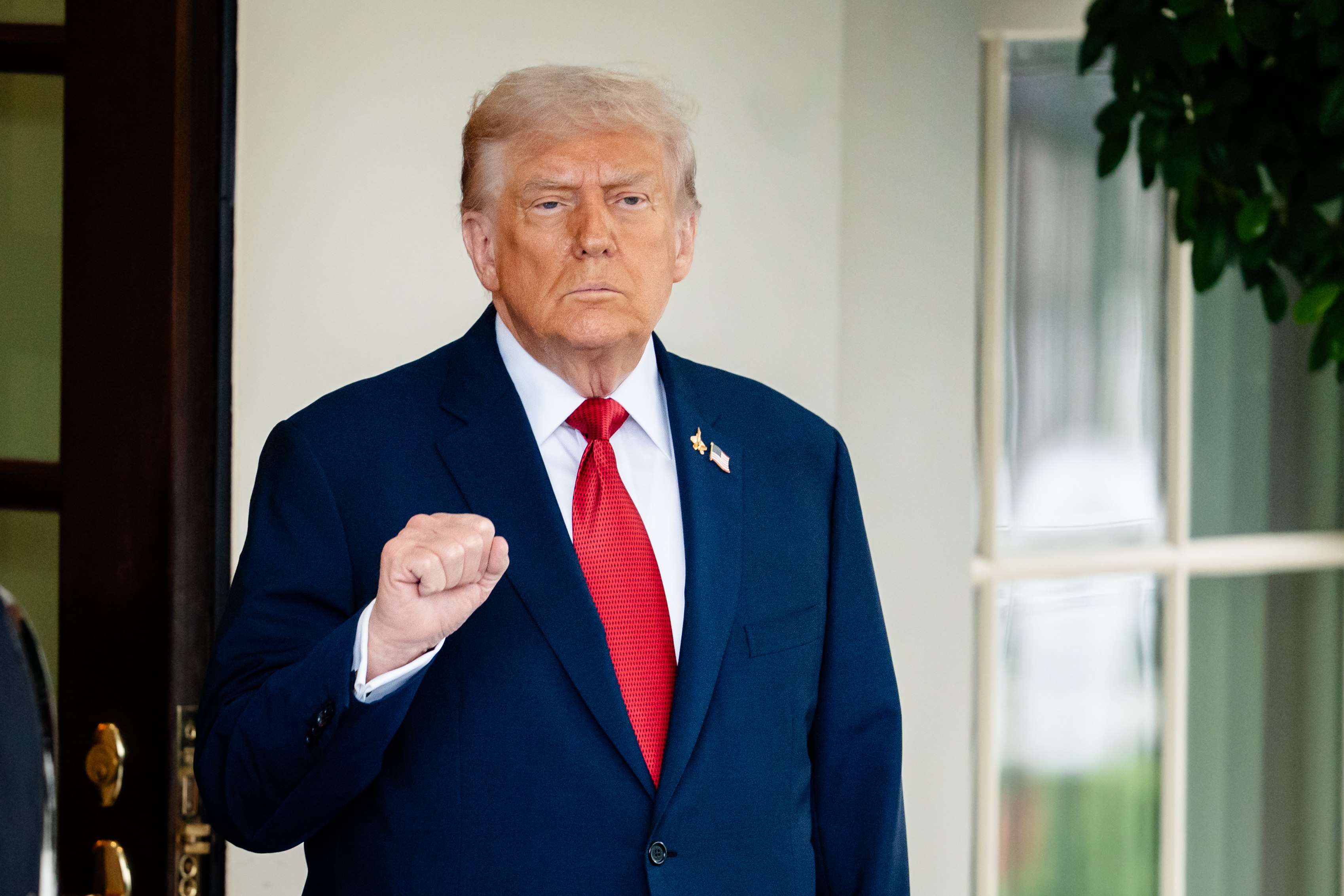 川普下令强制涉中资公司剥离美芯片资产| 中国公民| 特朗普| Emcore | 大纪元