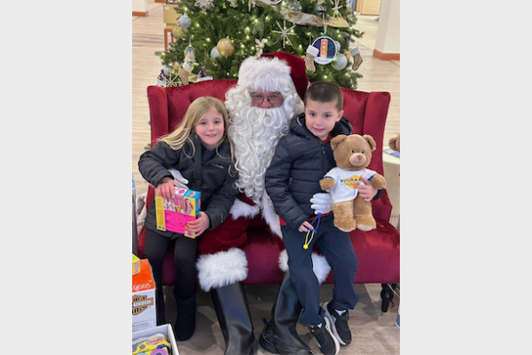 新中城商店本週六 邀小朋友與聖誕老人合照