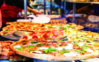 披薩之都在紐約 炭火燻香的街角風味