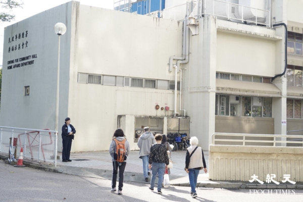 香港大火 灾民诉说领取援助难：一日跑4区