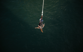 法國男玩過逾2000次高空彈跳 創2項世界紀錄