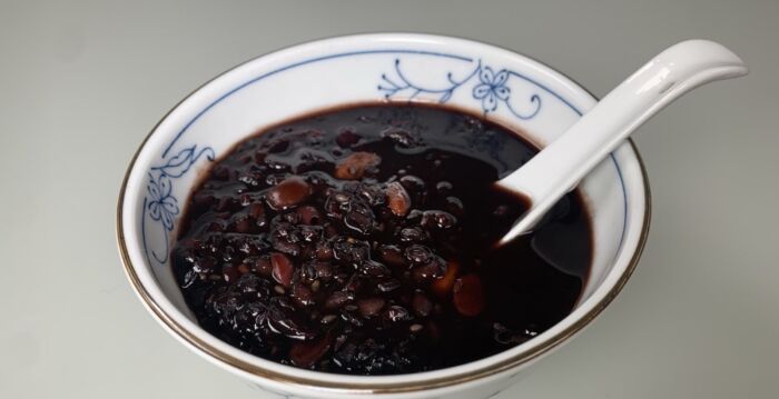 【元气厨房】冬日一碗三黑粥 养肾补气血