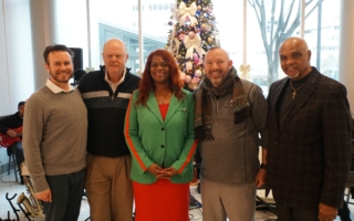 纽卡索县圣诞树点灯仪式 彰显关爱互助