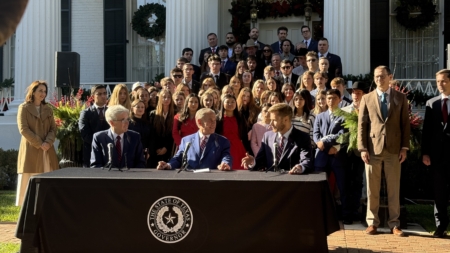 德州州長支持TPUSA在德州高中擴展