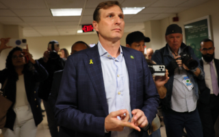 纽约三位国会议员提案 阻止ICE法庭外抓人