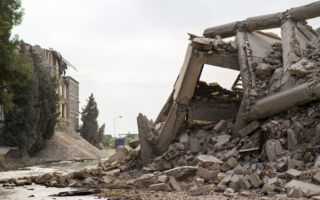 為什麼地震時不應該逃跑？ 專家釋疑