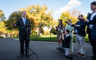 美贸易代表希望国会把上调关税写入法律