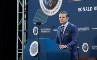 美國防論壇 戰爭部長:川普正重現建軍壯舉