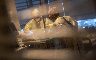 詹乐霞联合18州起诉联邦政府 挑战H-1B签证10万元收费