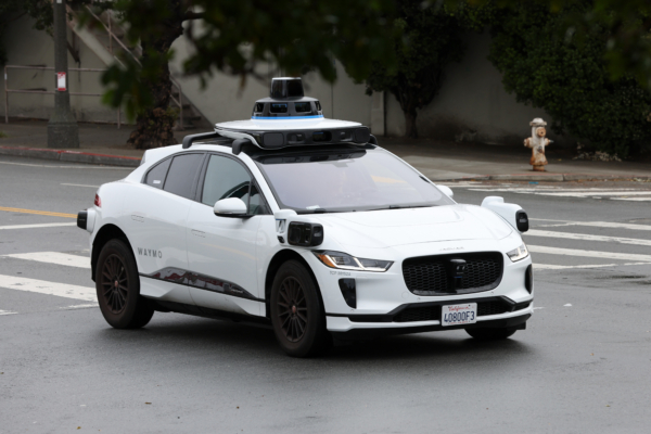 嬰兒等不及？ 美孕婦在Waymo自駕車上產子