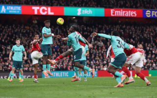 英超：阿森纳险胜领跑 曼城大胜紧随其后