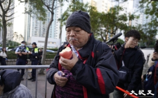 黎智英案 香港民主人士旁听：希望黎早日获释