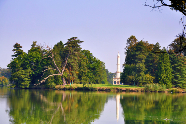 波蘭湖中撈出千年「公爵之矛」 外表鑲金華麗