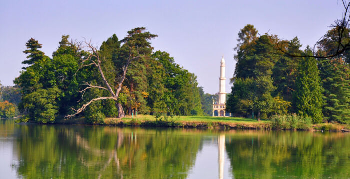 波兰湖中捞出千年“公爵之矛” 外表镶金华丽