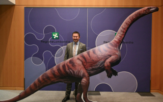 意大利海拔二千米悬崖惊现数千恐龙脚印化石