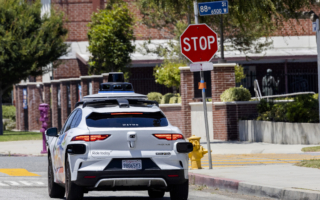 專家:3輛Waymo自駕車街頭「當機」 曝弱點