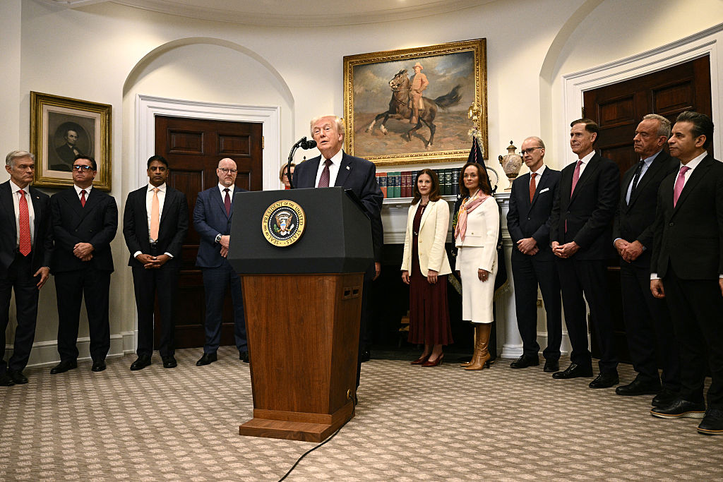 特朗普將召集健康保險公司開會 要求降低保費｜大紀元時報 香港｜獨立敢言的良心媒體