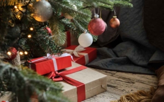 英男連唱聖誕歌曲42小時 挑戰世界紀錄