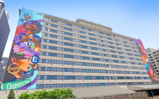 纽约市首个酒店改公寓项目在王后区落成