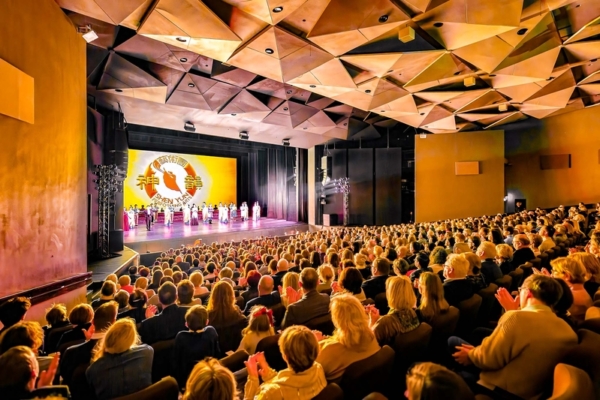 神韵拉脱维亚两场爆满 世界名钢琴家盛赞