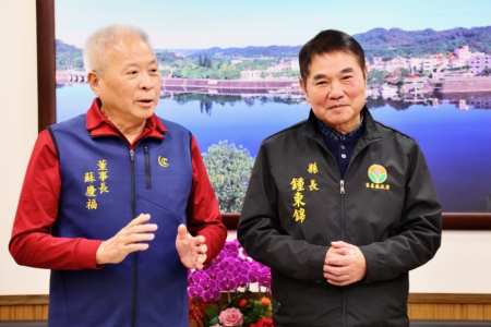 基金會董事長蘇慶福表示,儘管基金會創始是借貸3000萬成立,但企業營運狀況頗佳,近10年來捐贈各縣市社福物資已逾3億元,他決定將盈餘留下應分配給員工的獎金之外,其餘百分之百挹注到社會公益,照顧鳏、寡、孤、獨等弱勢族群,做到「行善不落人後、大愛無疆」。