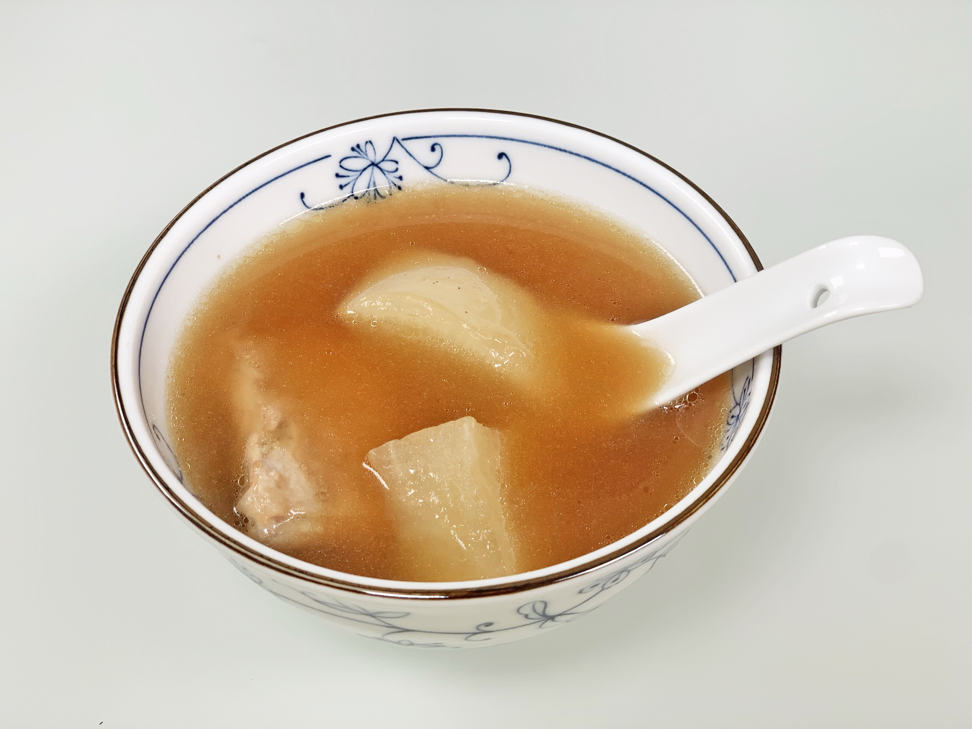 人們常誤以為，只要少吃一點、或忍住想再吃一點的衝動，就能變得更健康、更瘦、更好看。 ＃小蘇讀新書但你知道嗎？  過度節食，壓抑與限制進食，可能會讓身體更容易變胖、情緒更容易失控，甚至讓你跟食物的關係越來越緊張。, image size:2000x1500