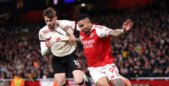 英超:阿森纳战平利物浦 以六分优势领跑