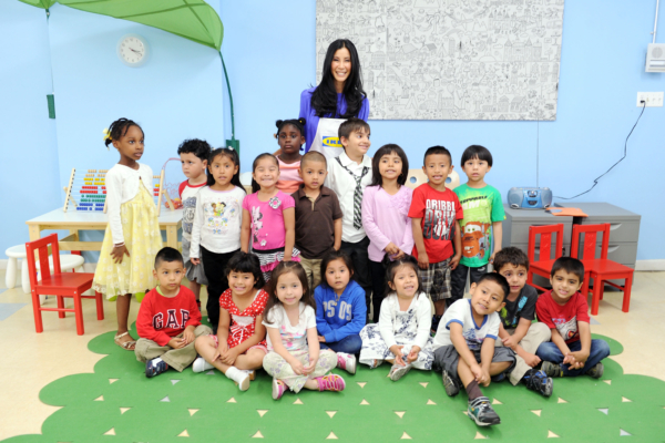紐約州長霍楚攜手市長馬姆達尼 推出2歲幼兒免費托育計劃
