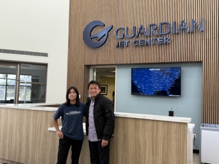 安大略國際機場Guardian Jet Center行政機庫管理區,Sky的學生與其友人之飛機停放於此。