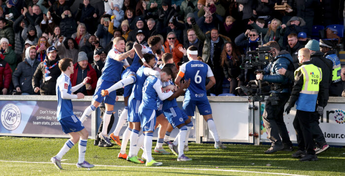 足总杯:卫冕冠军惨遭非职业球队淘汰出局