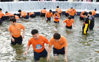冬季冰釣在韓國——華川山鱒魚慶典紀實