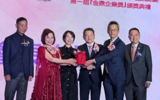 洛杉磯台美商會完成會長交接 頒出首屆金鼎獎