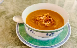 寒冷的日子 讓這道烤南瓜濃湯帶給你溫暖