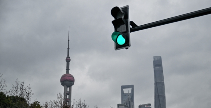 房价腰斩债务压顶 商业凋敝 上海人的困境