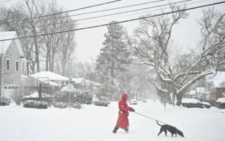 強烈冬季風暴席捲美國 超過1萬個航班被取消