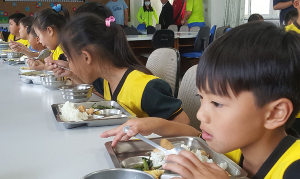 議會通過營養午餐免費納公私立高中職