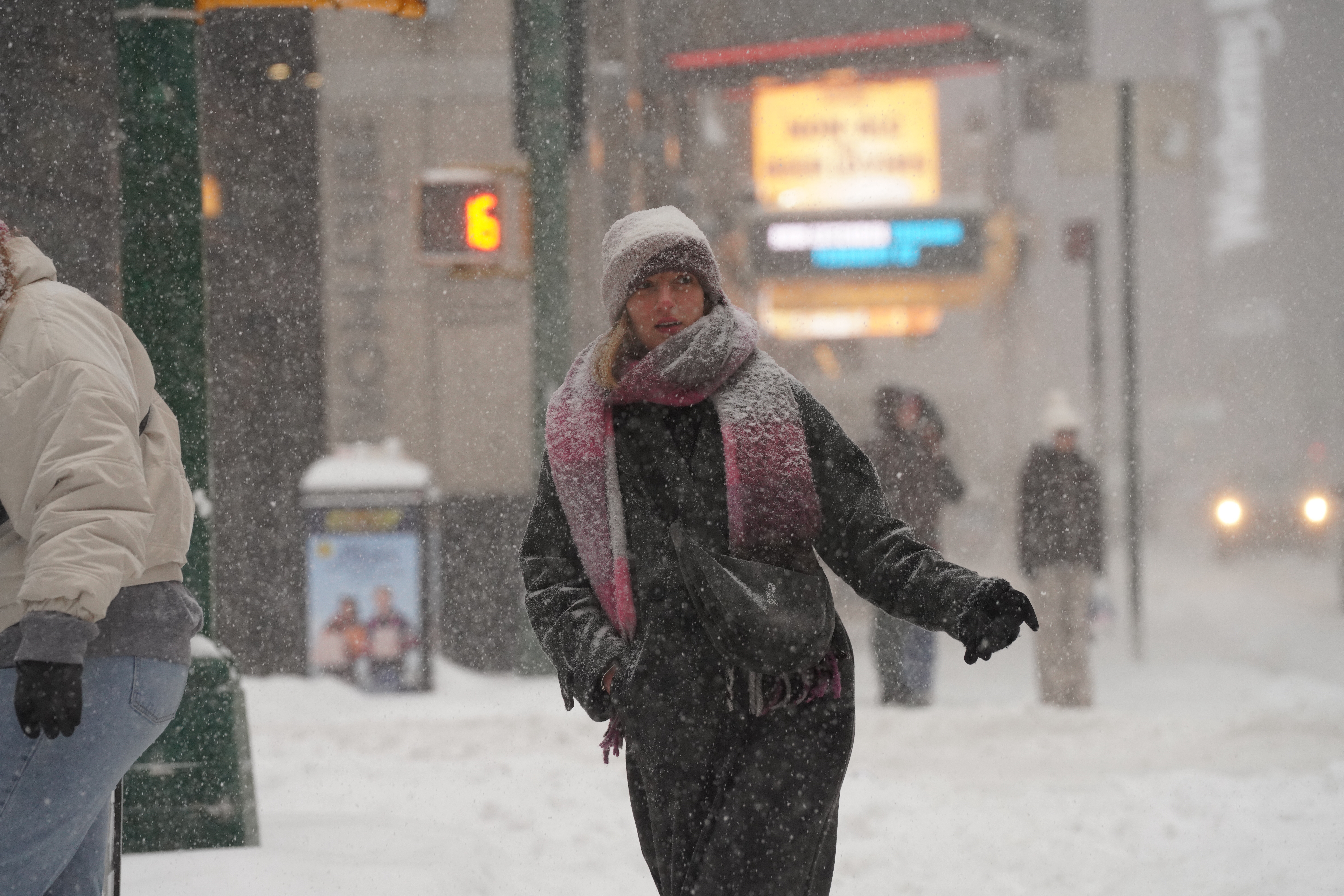 组图：大雪纷飞下的纽约| 冬季风暴| 大纪元